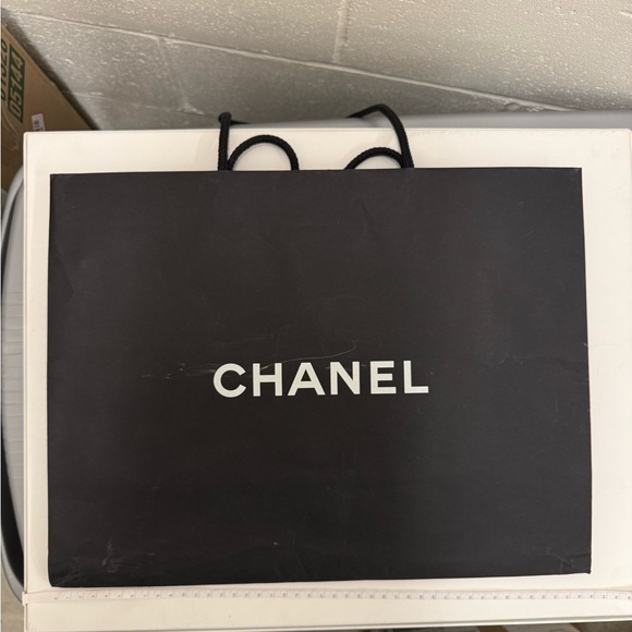 CHANEL Classic Black Gift Bag - Picture 2 of 4